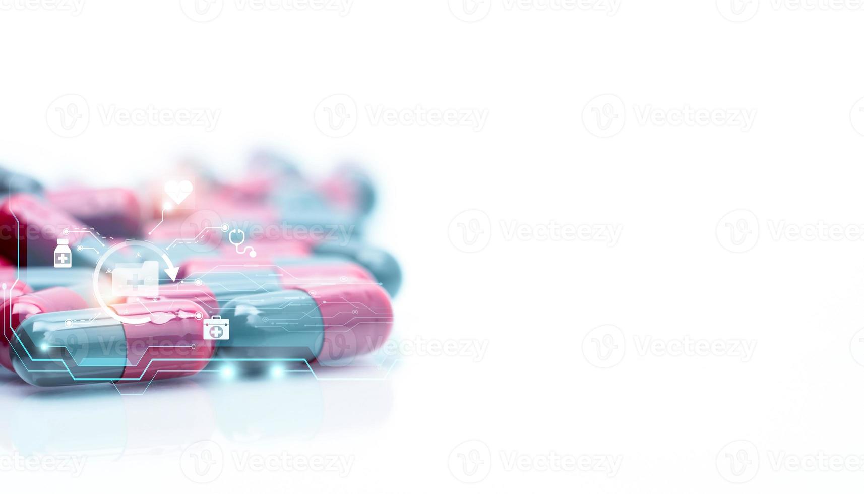 cápsulas de pastillas con iconos médicos y sanitarios. Servicio de atención hospitalaria y seguro médico. tecnología farmacéutica. cuidado farmacéutico. costos de medicamentos para pacientes hospitalizados y ambulatorios. telefarmacia foto