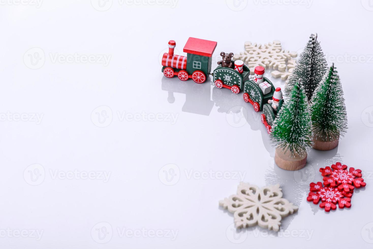 elementos de paisajes navideños, juguetes, pan de jengibre y otras decoraciones para árboles de navidad foto