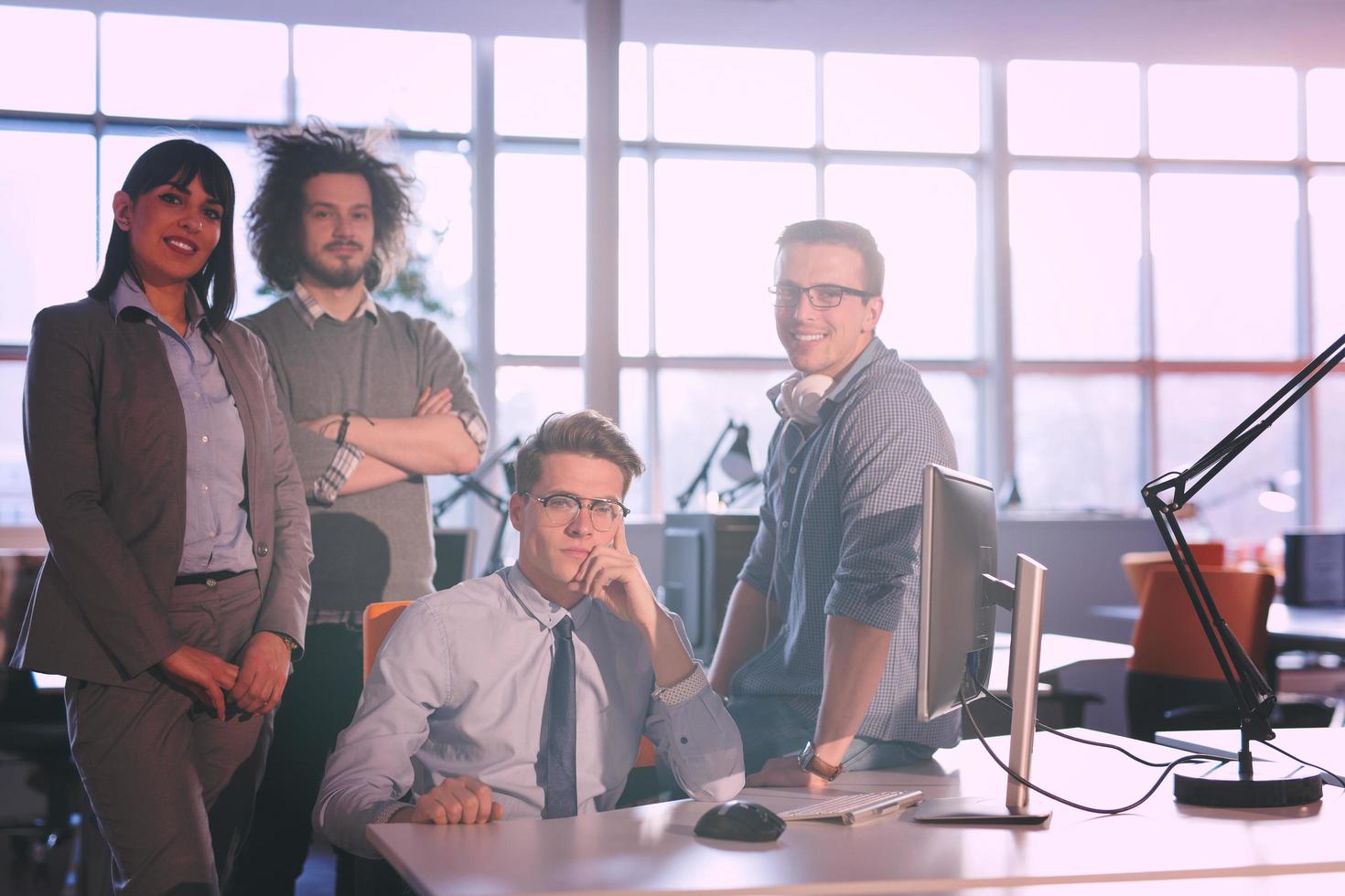 retrato de un equipo de negocios en una reunión foto