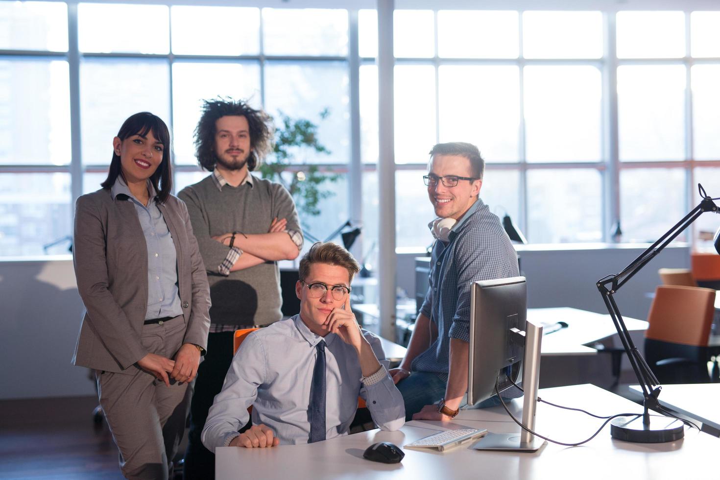 retrato de un equipo de negocios en una reunión foto