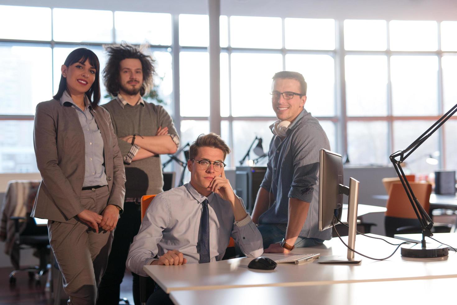 retrato de un equipo de negocios en una reunión foto