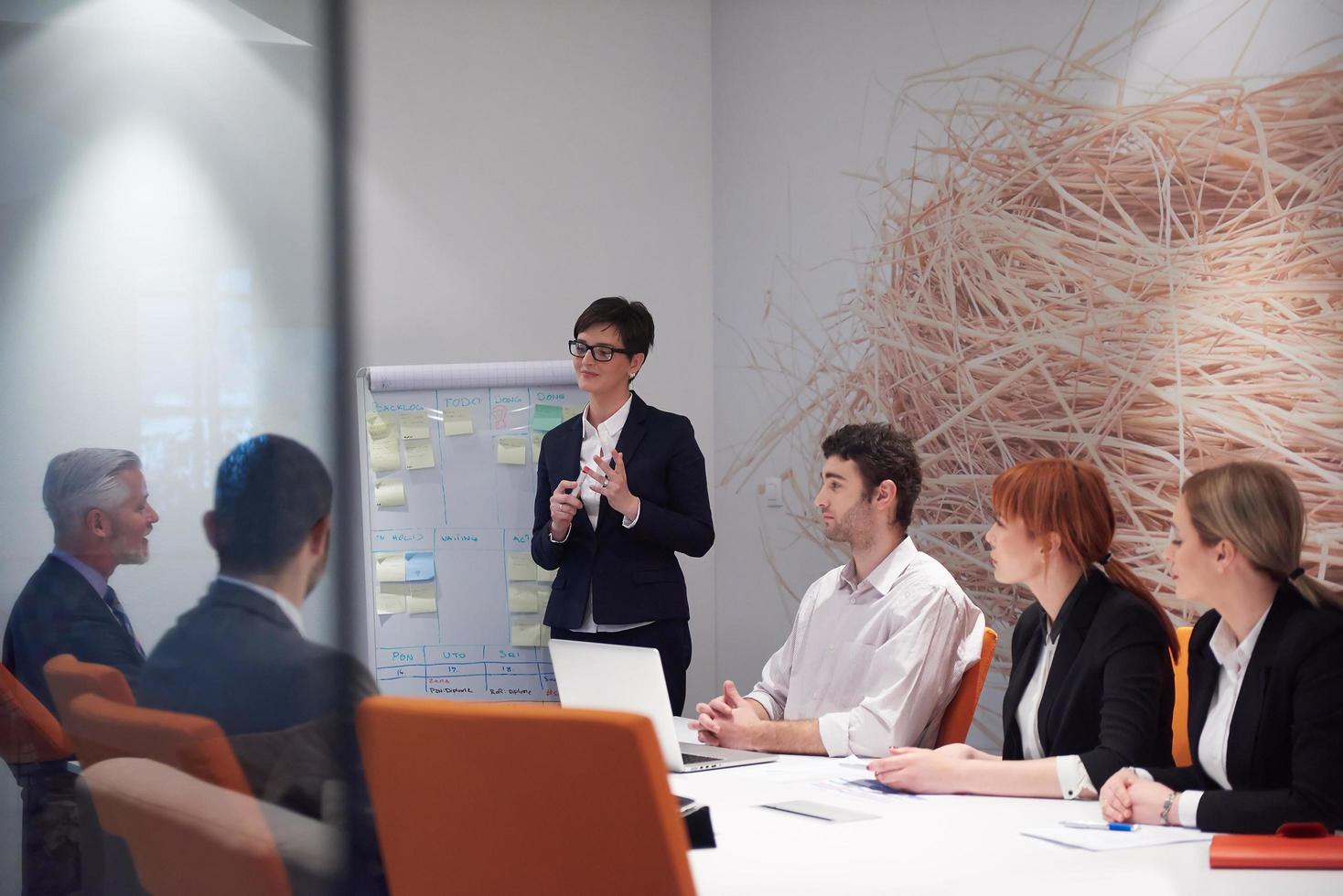 grupo de personas de negocios en reunión foto