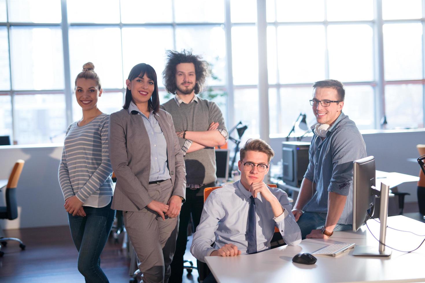 retrato de un equipo de negocios en una reunión foto