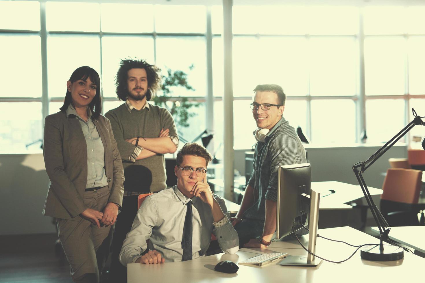 retrato de un equipo de negocios en una reunión foto