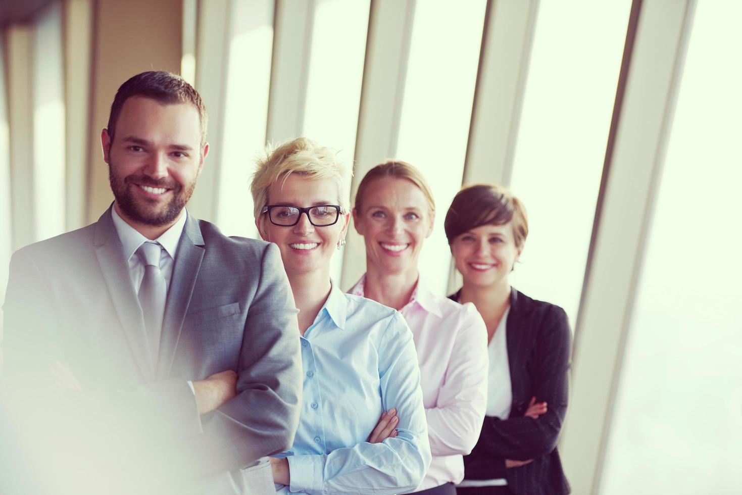 grupo diverso de personas de negocios foto