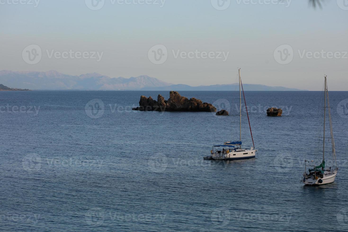 hermosa playa azul de skala cerca de preveza verano griego viajando fondo moderno impresión de gran tamaño de alta calidad foto