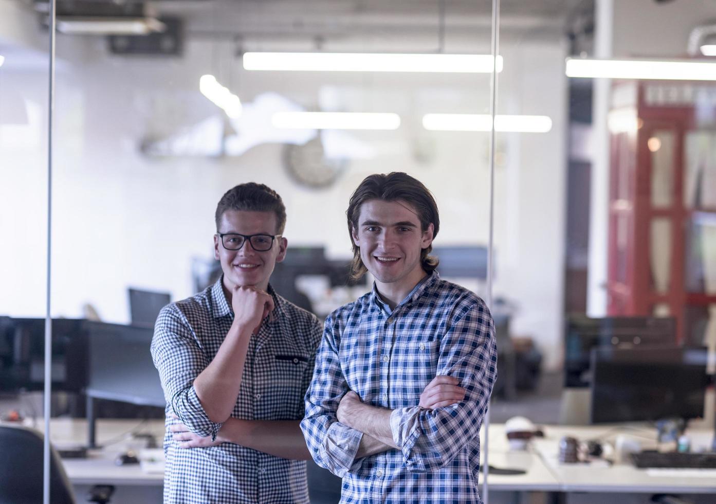 poner en marcha el equipo de negocios foto