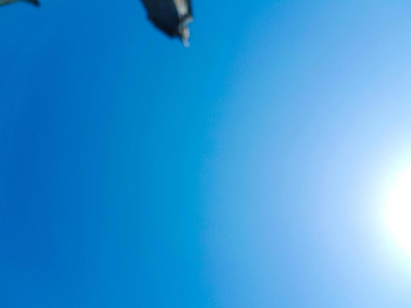 A photo that was accidentally taken by a pressed cellphone while walking. Blue sky photo.