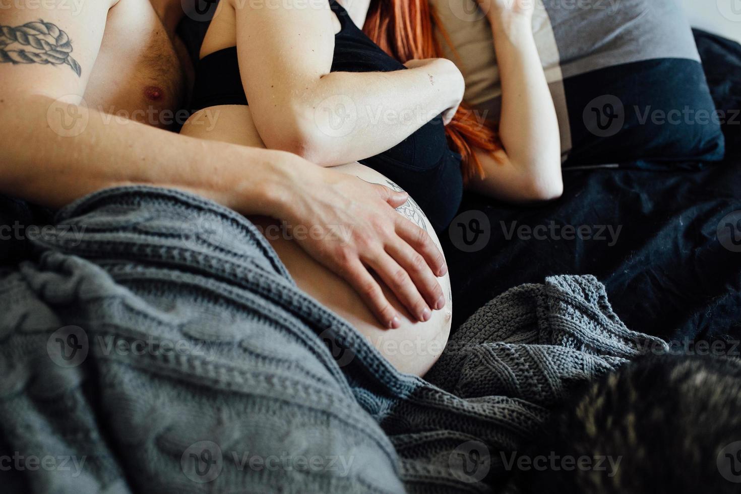 Couple pregnancy portrait photo