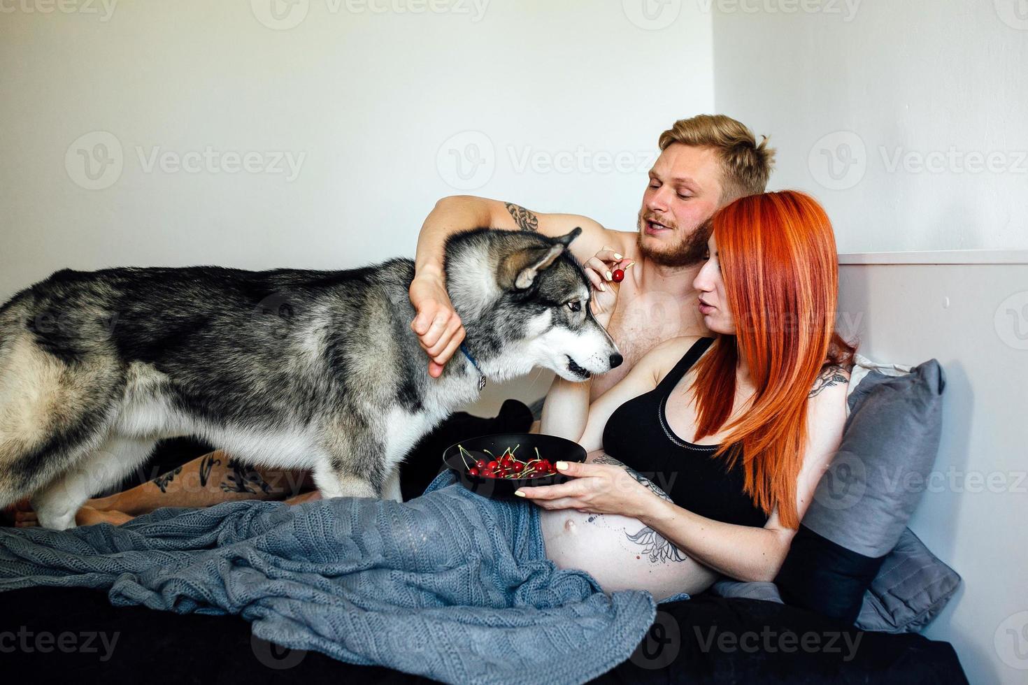 retrato de embarazo de pareja foto