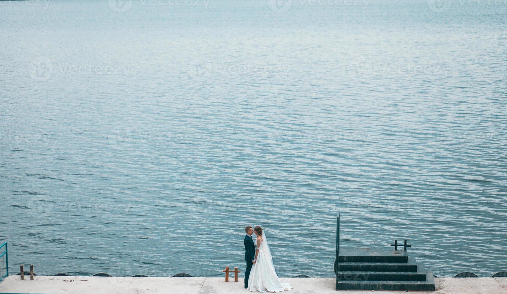 Married outdoor portrait photo