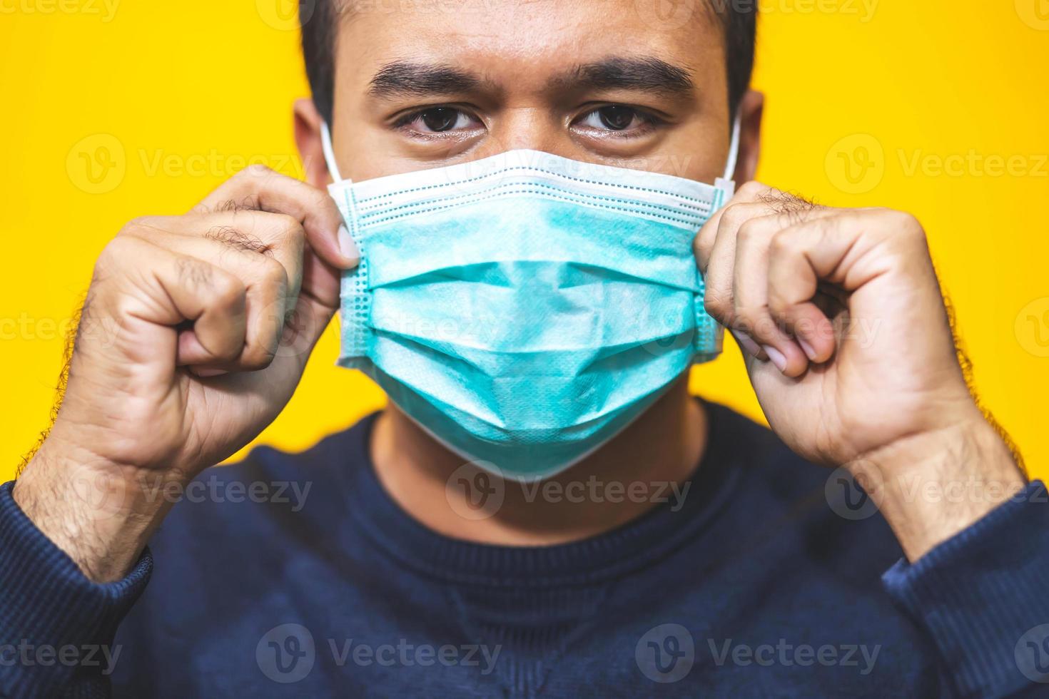 man wearing mask prevent germs 12484017 Stock Photo at Vecteezy