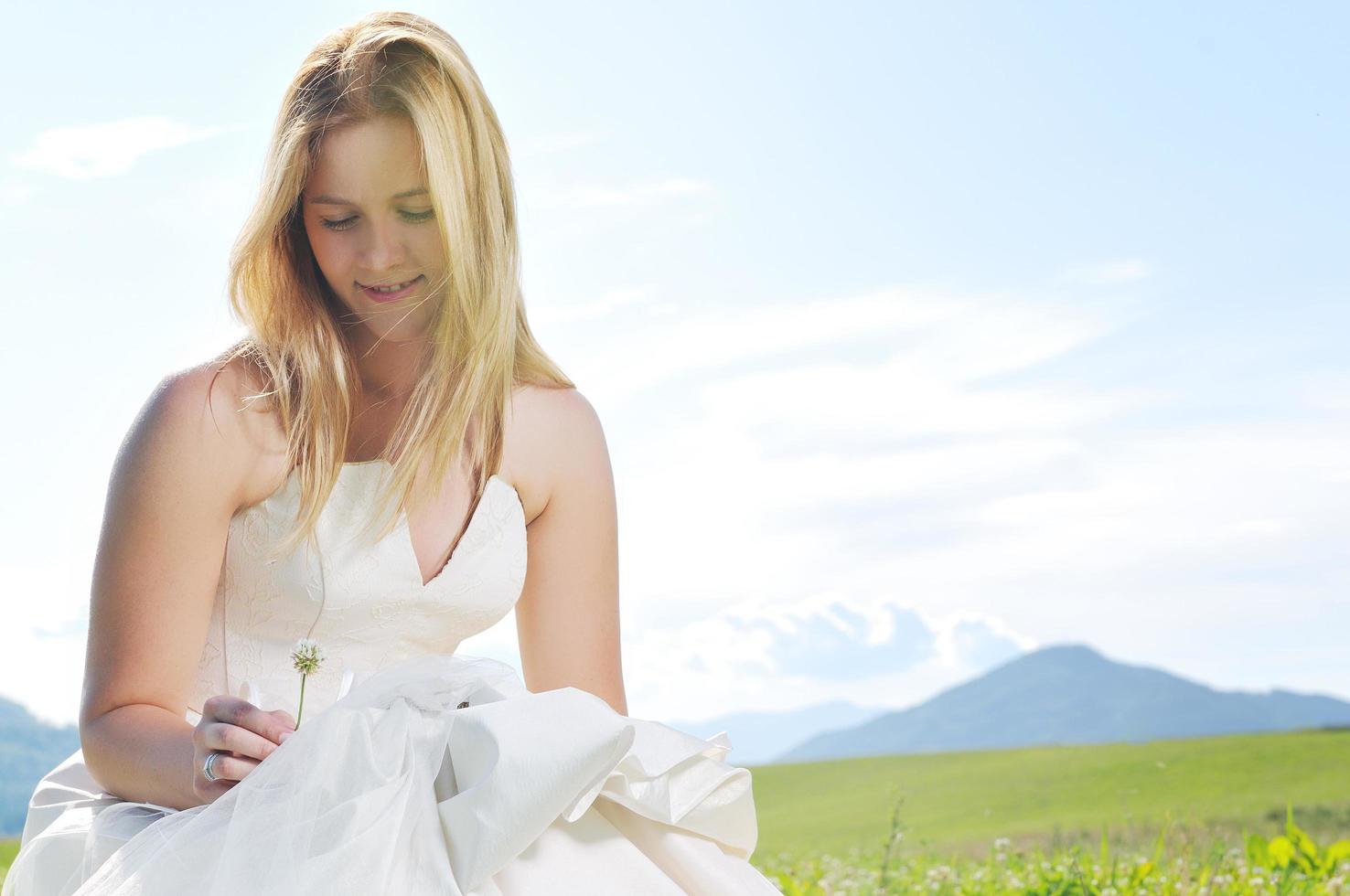 beautiful bride outdoor photo