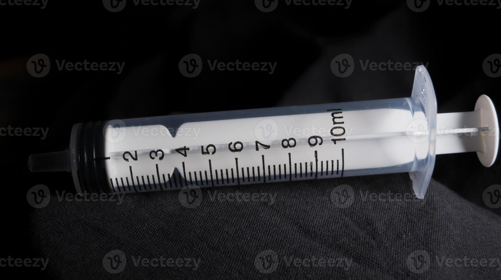 Horizontal syringe of 10 ml photo