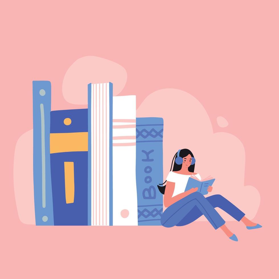 mujer joven sentada cerca de una pila de libros con auriculares en la cabeza. concepto de audiolibro. lectura de libros en línea. ilustración de vector plano sobre fondo rosa.