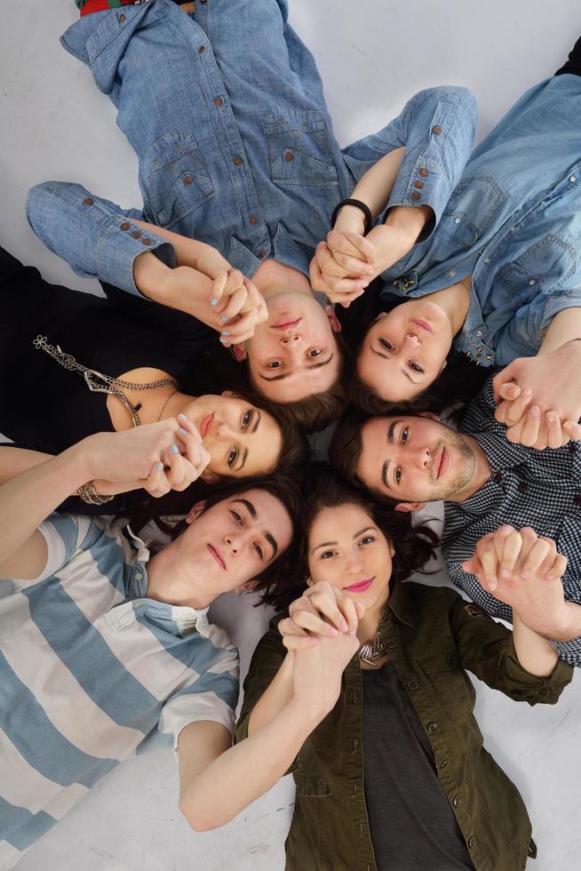 grupo de adolescentes felices foto