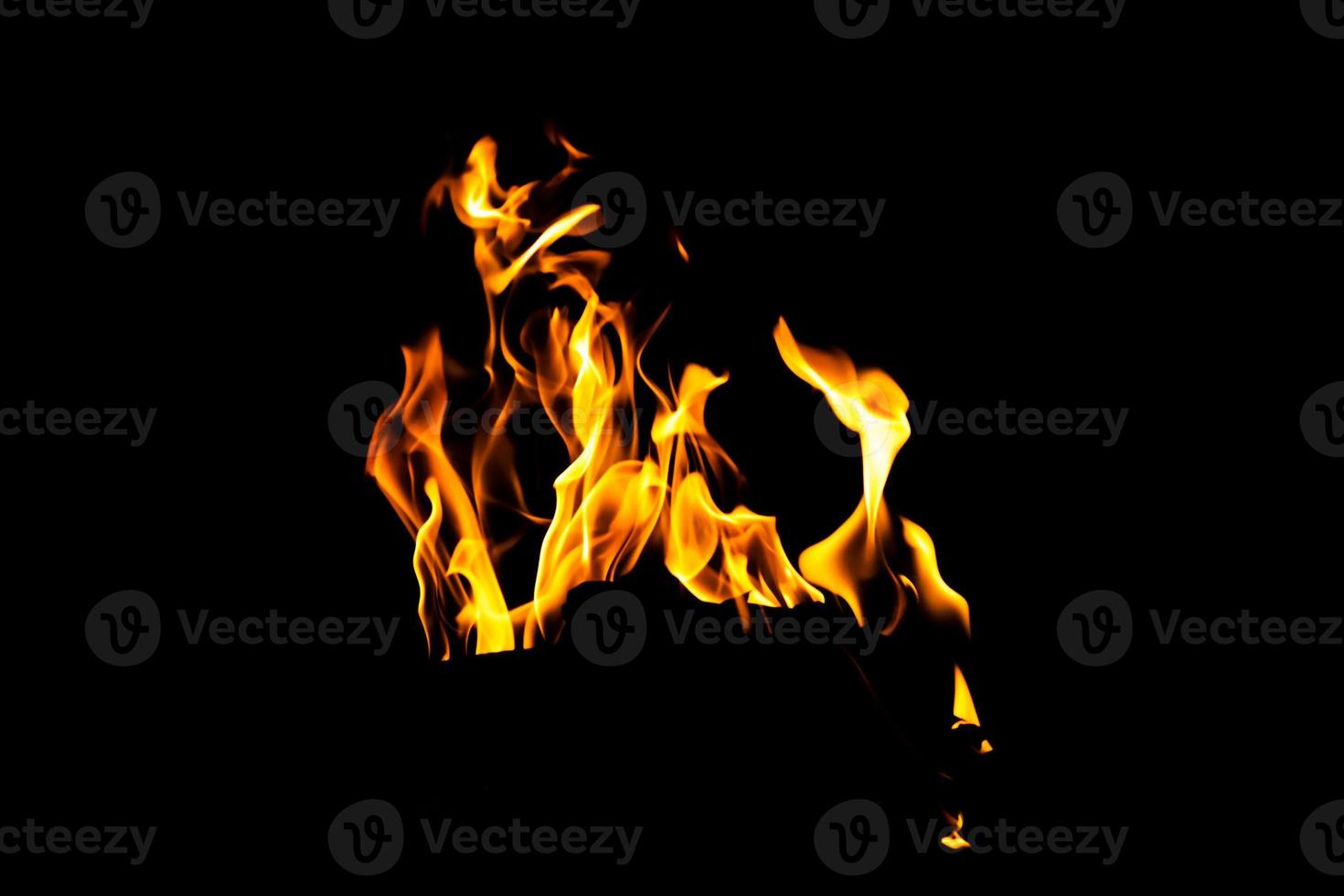 textura de llama de fuego. telón de fondo material en llamas. patrón de efecto de quemado. papel tapiz de fuego y antorcha. telón de fondo de calor y neblina. foto