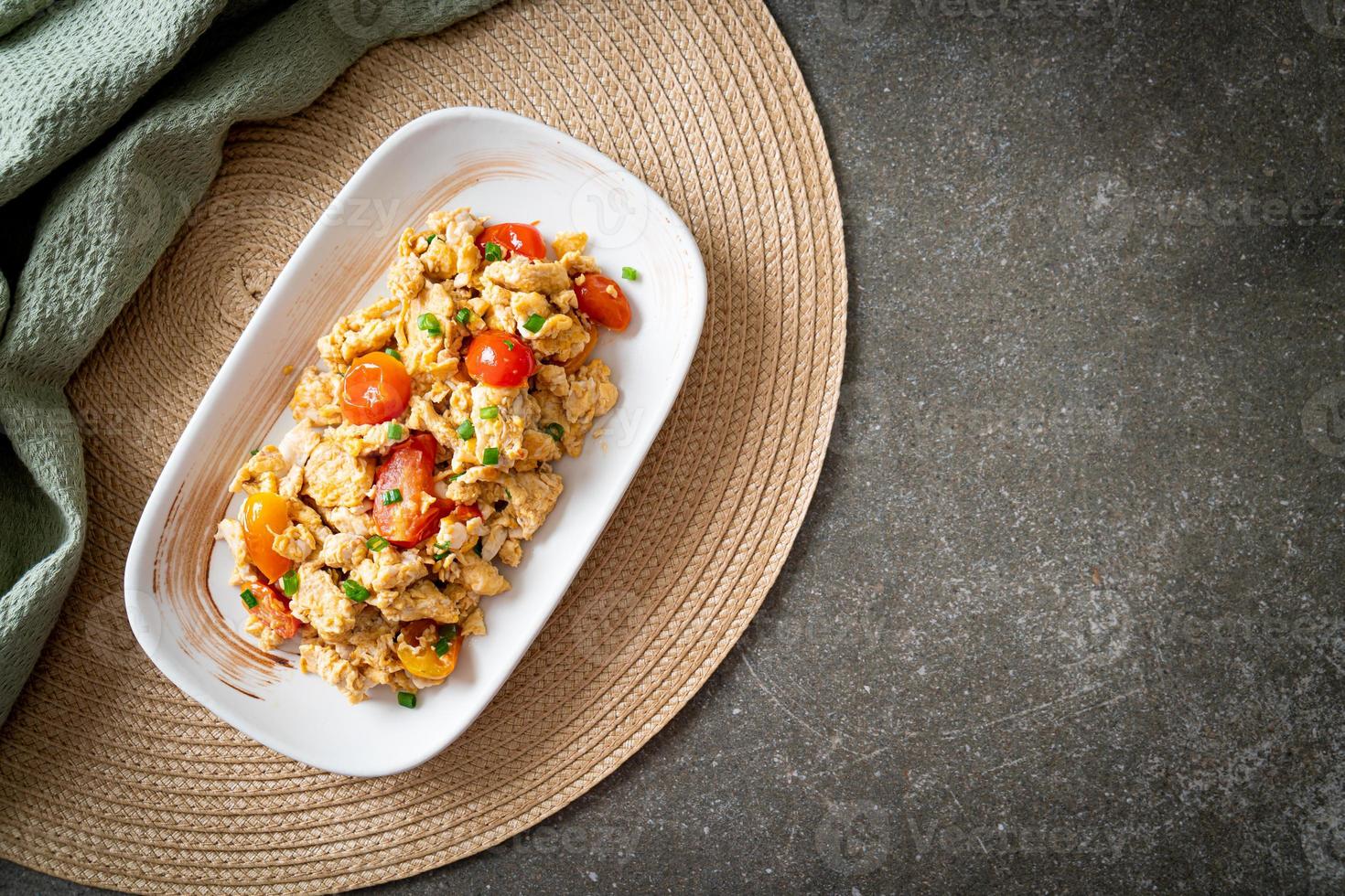 stir-fried tomatoes with egg on plate photo