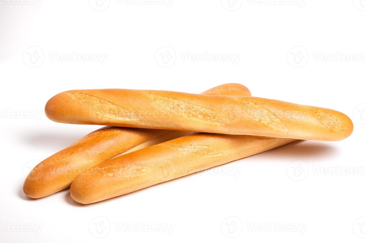 deliciosa baguette francesa de pan fresco sobre un fondo blanco deliciosa baguette francesa de pan fresco sobre un fondo blanco foto