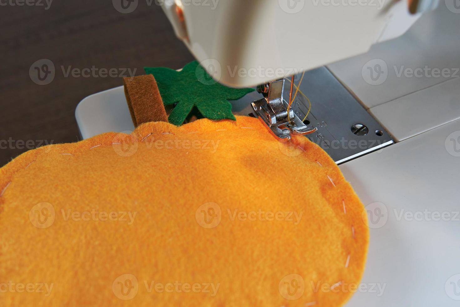 Step-by-step instructions for decorative crafts pumpkin made of felt for Halloween. photo