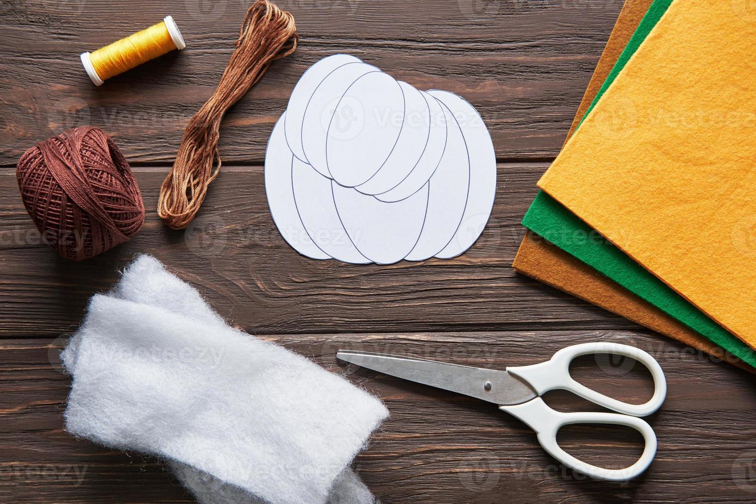 Step-by-step instructions for decorative crafts pumpkin made of felt for Halloween. photo