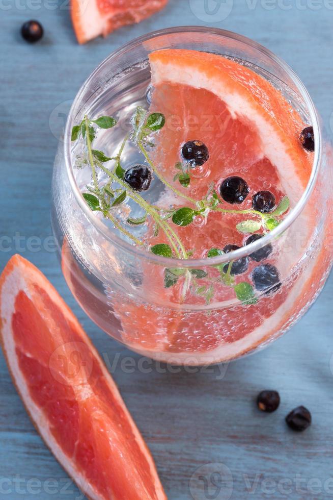 Gin and Tonic with Grapefruit 12519762 Stock Photo at Vecteezy