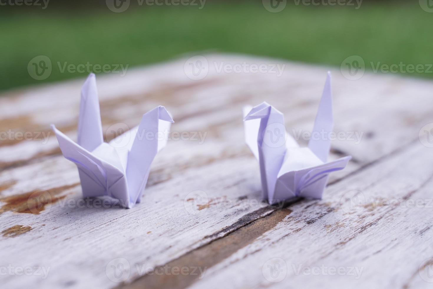 Se cree que el pájaro de origami es un pájaro sagrado y un símbolo de longevidad, esperanza, buena suerte y paz. foto