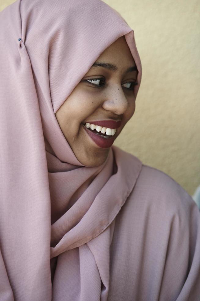 retrato de mujer de negocios musulmana africana foto