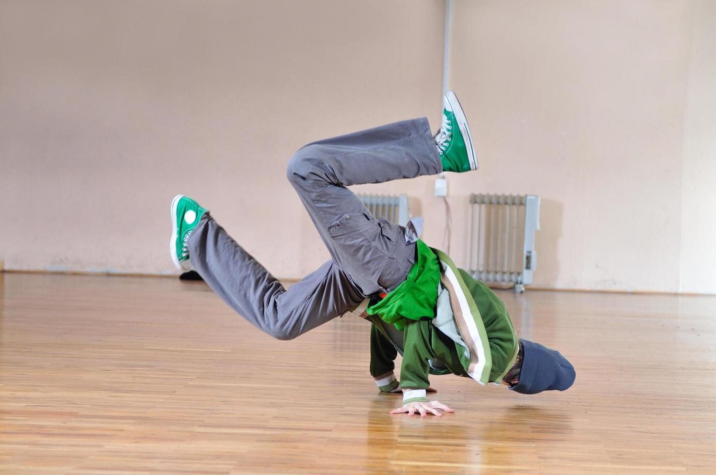 Breakdance group view photo
