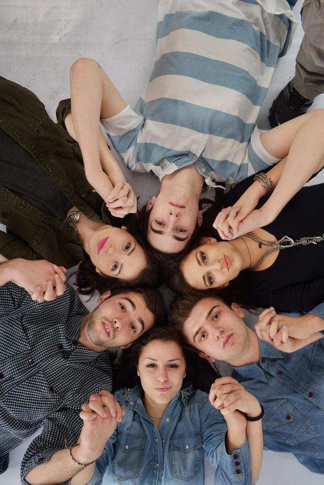 grupo de adolescentes felices foto