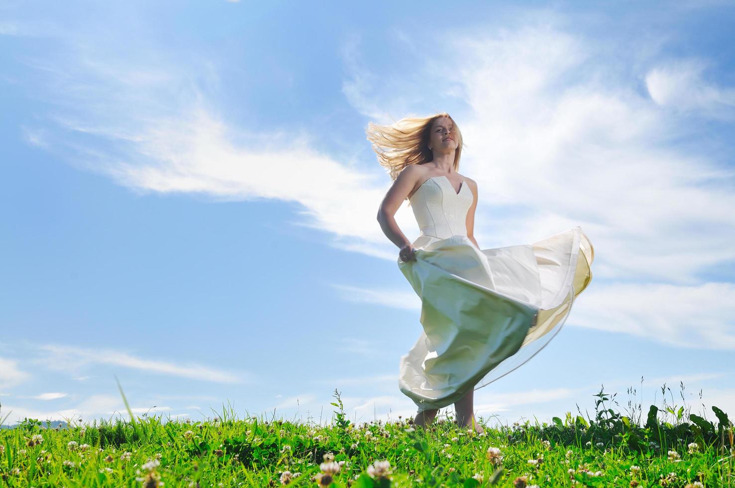 beautiful bride outdoor photo