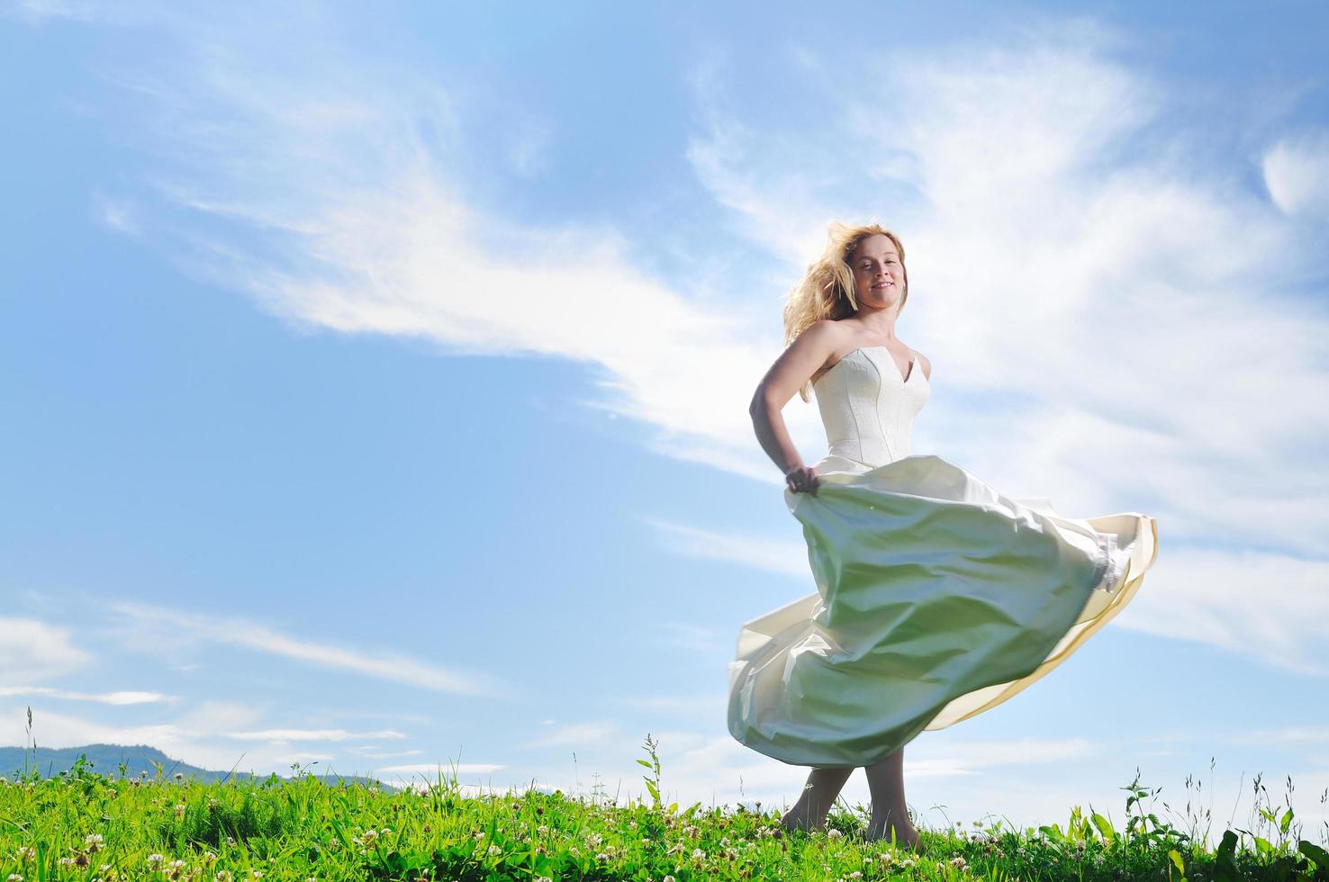 beautiful bride outdoor photo