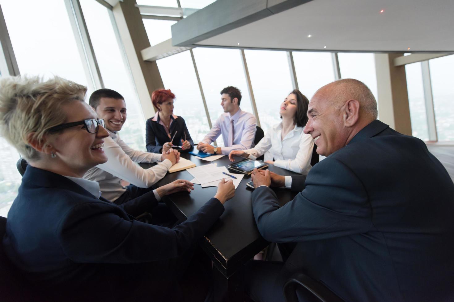 grupo de personas de negocios en reunión foto