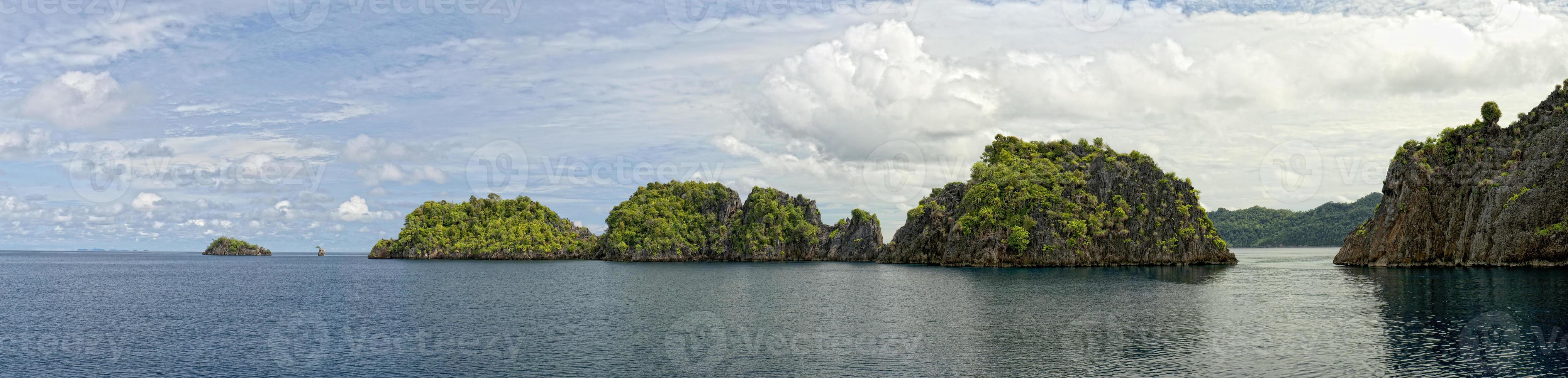 Raja Ampat Papua huge panorama landscape photo