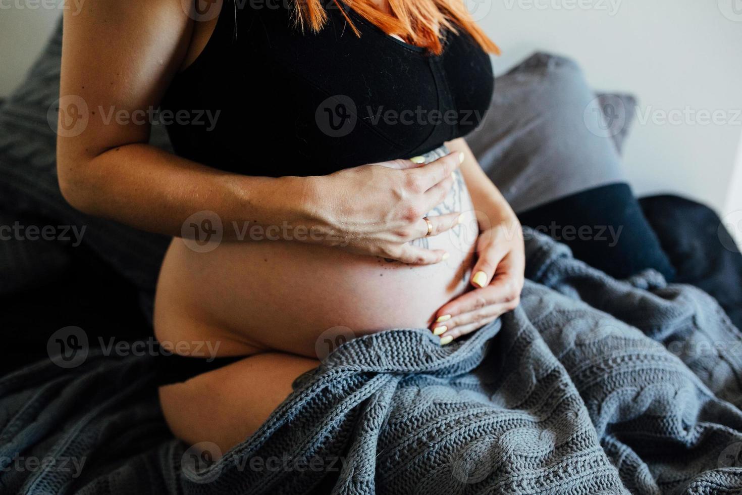 Couple pregnancy portrait photo