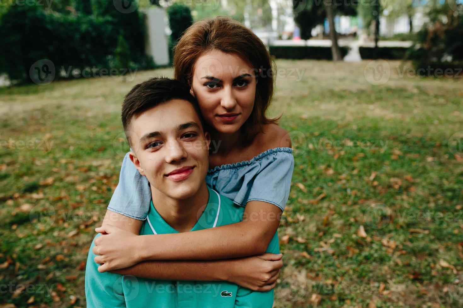 retrato de pareja al aire libre foto