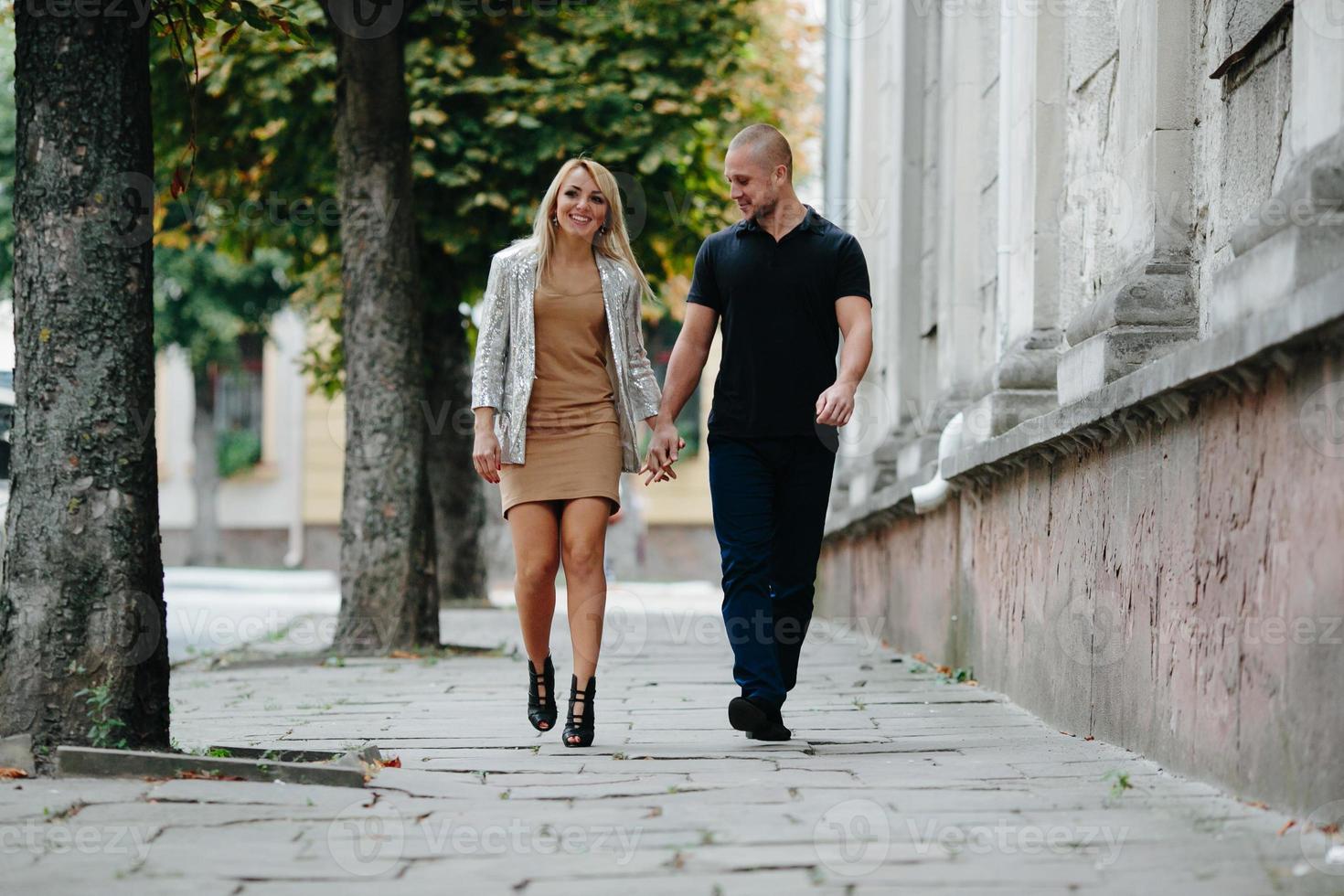 Couple outdoor portrait photo