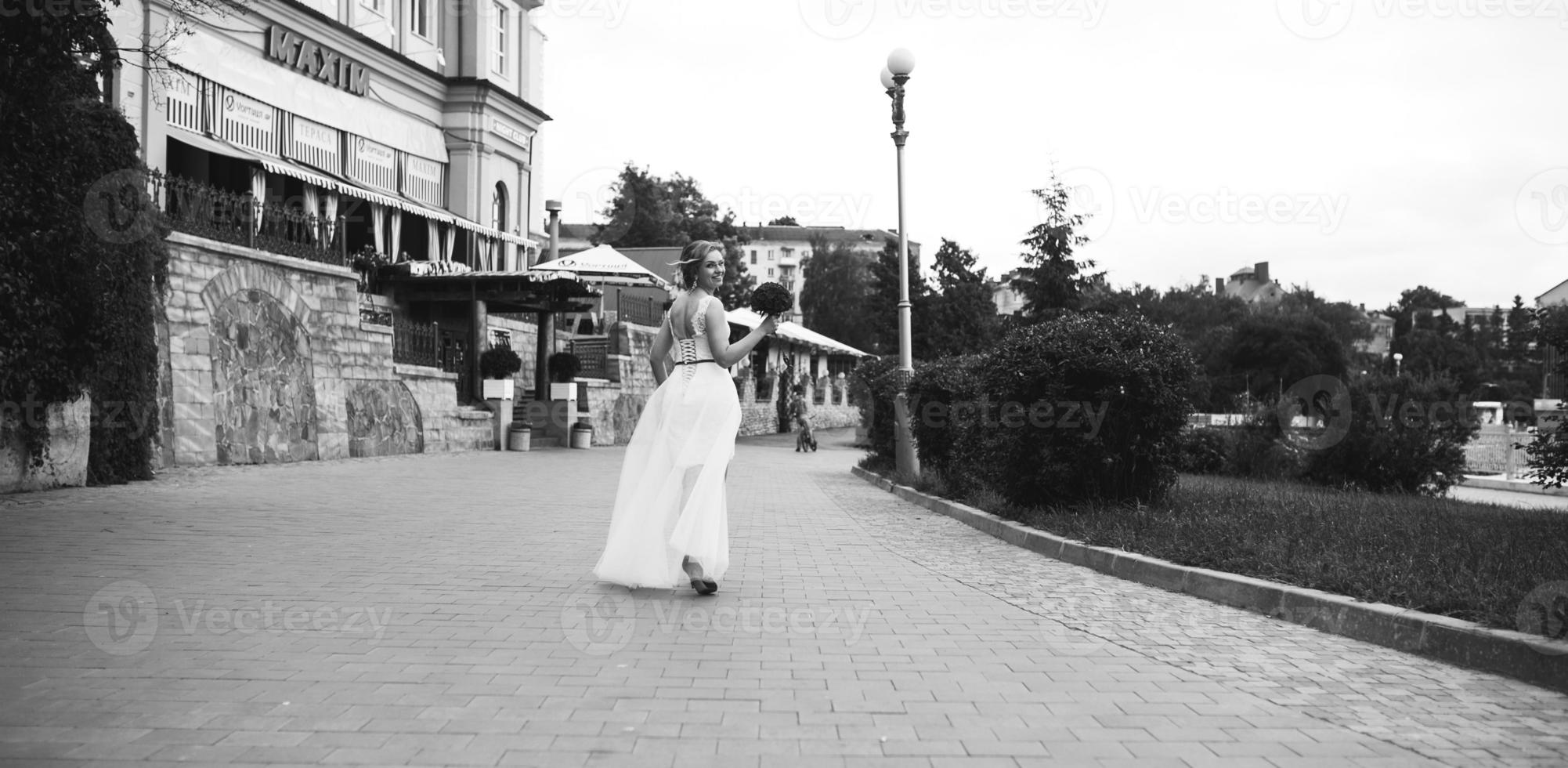 Couple outdoor portrait photo