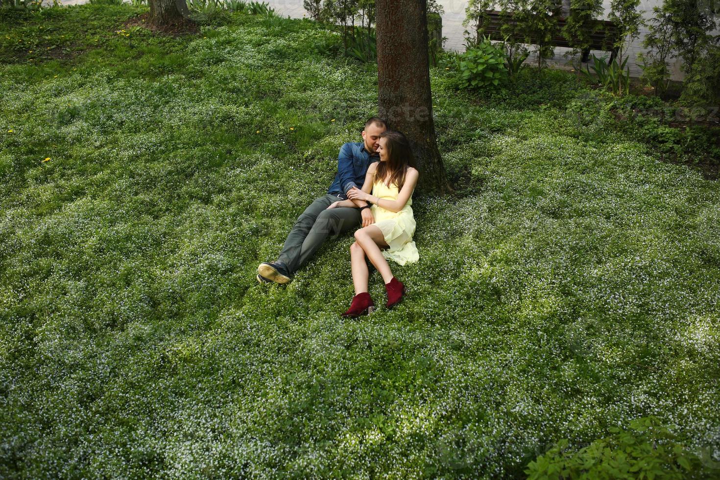 retrato de pareja al aire libre foto