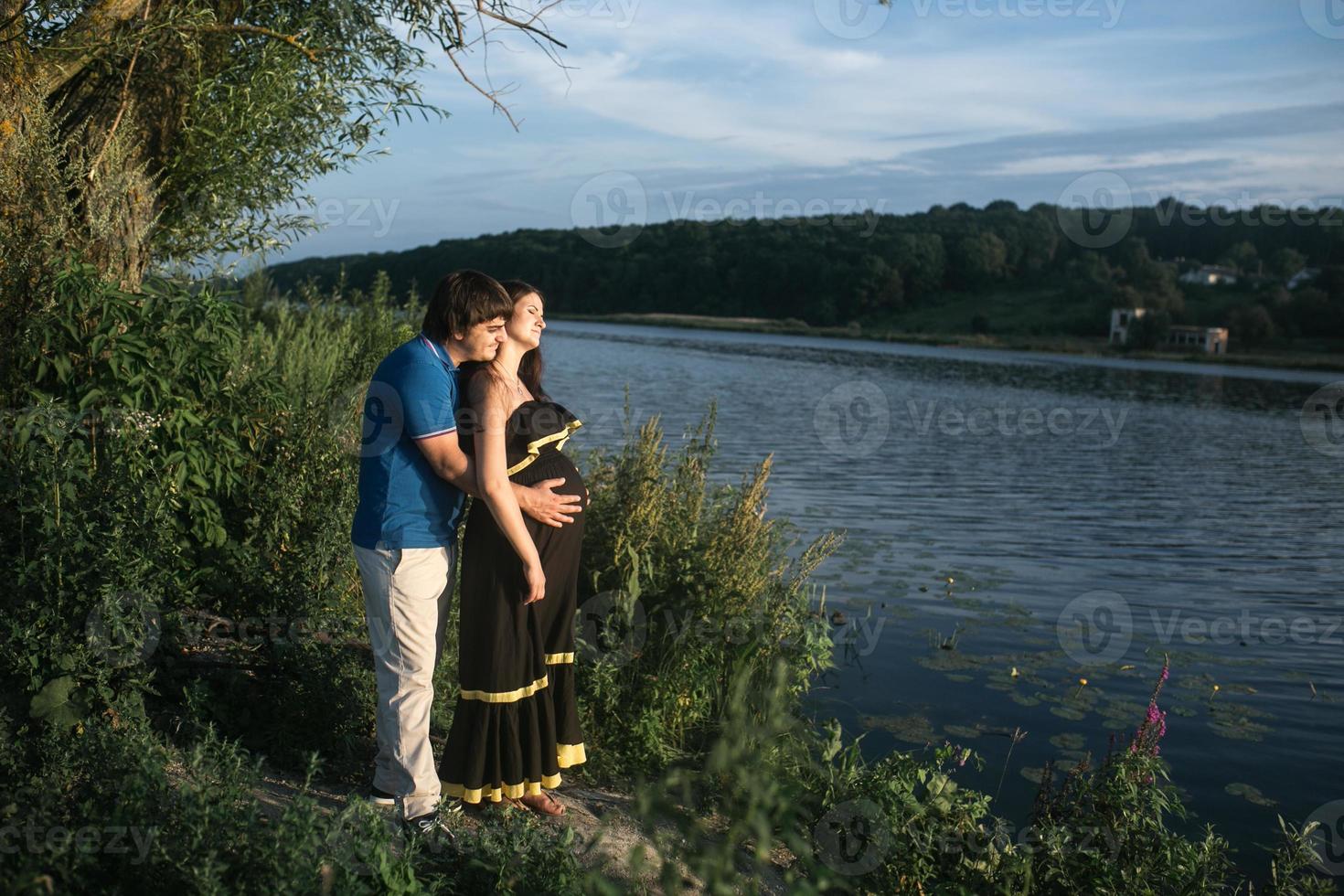 retrato de embarazo de pareja foto