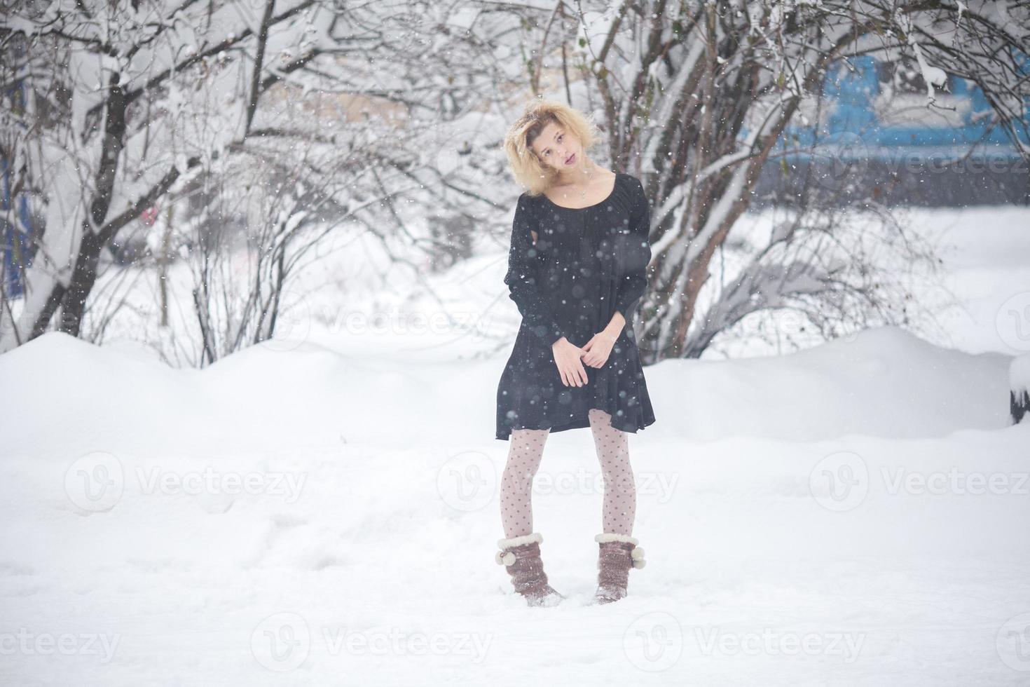 mujer en la nieve foto