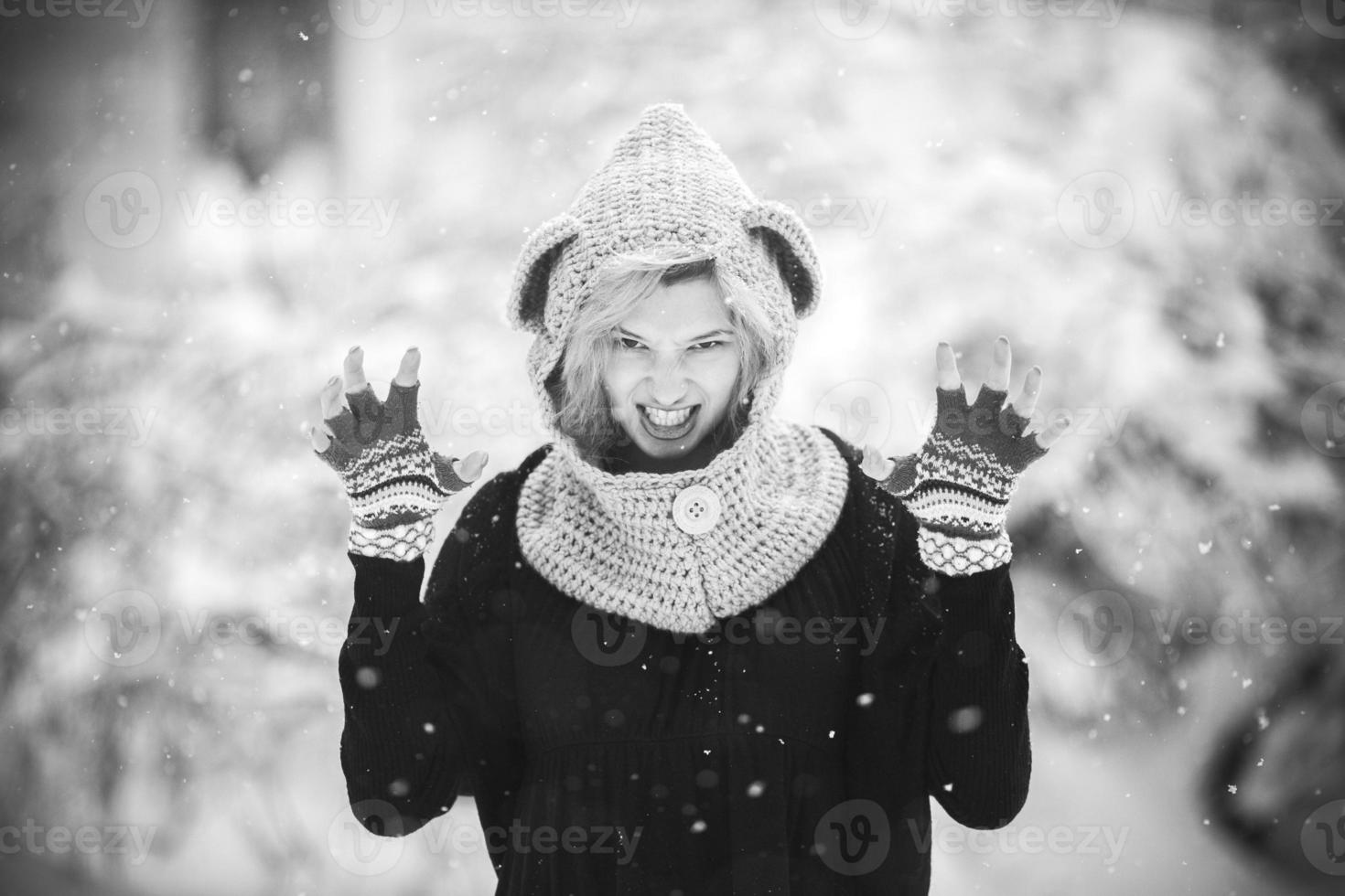 mujer en la nieve foto