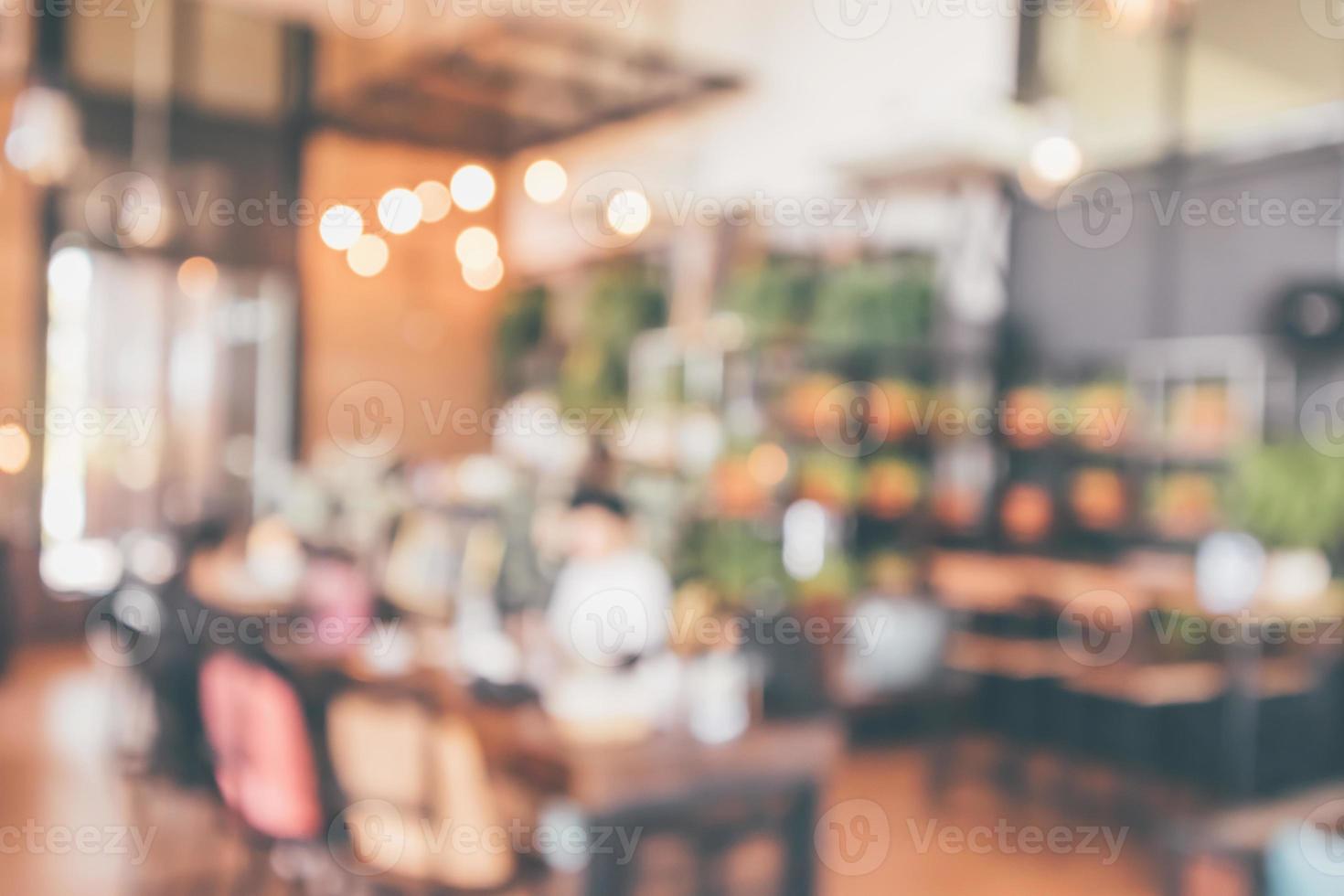 interior de cafetería o cafetería de restaurante con desenfoque de cliente estilo vintage abstracto luz bokeh para fondo de exhibición de producto de montaje foto