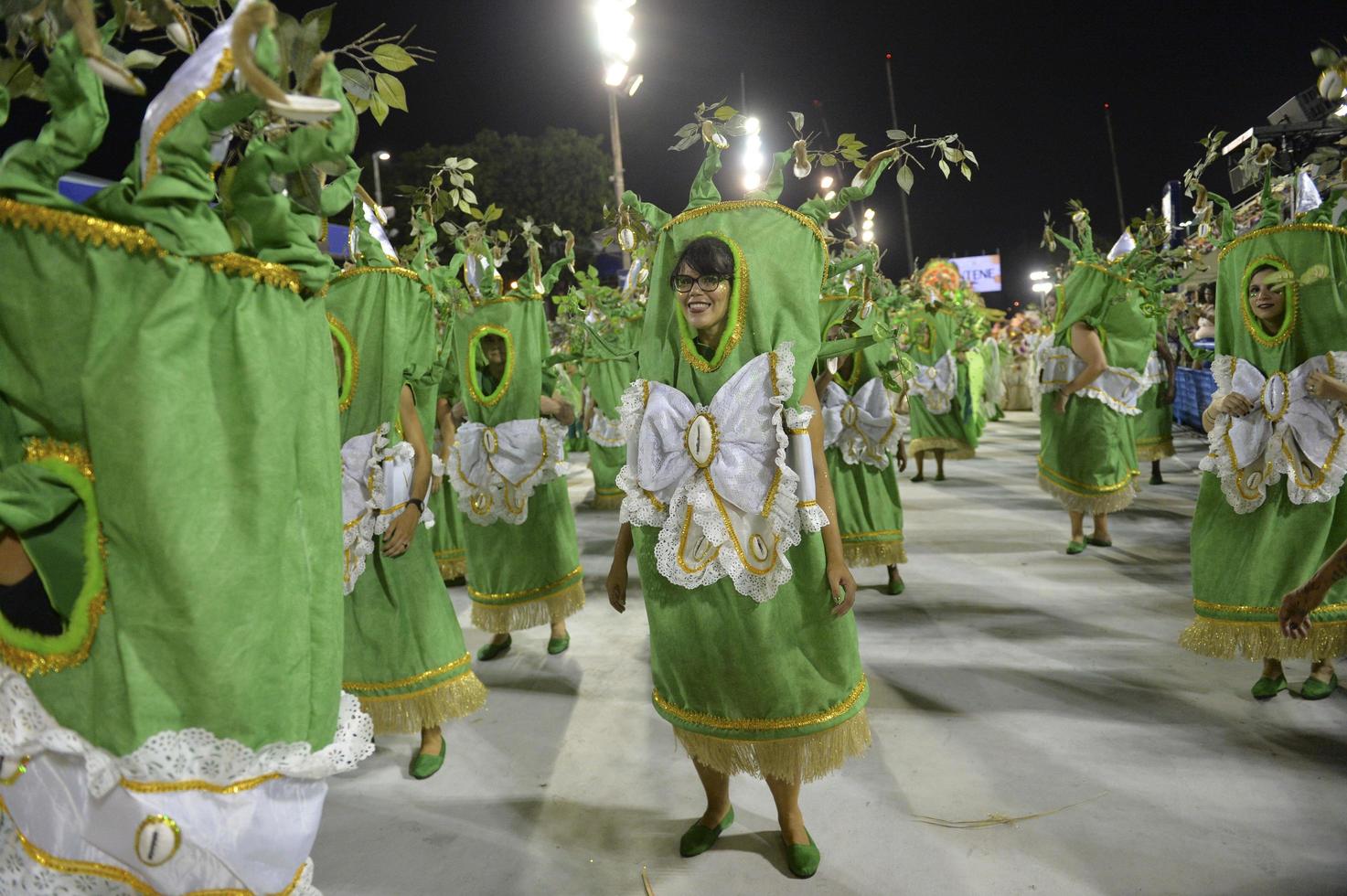 rio de janeiro, rj brazil - 09 de febrero de 2018 - desfile de la escuela de samba en el sambodromo. imperio da tijuca durante el festival en la calle marques de sapucai foto