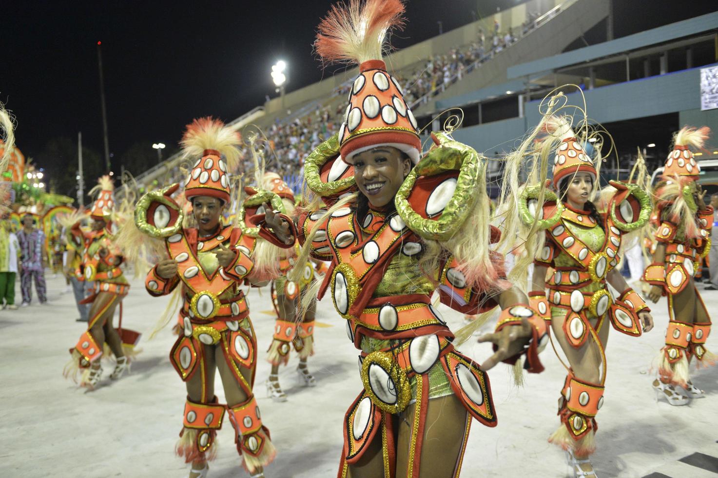 rio de janeiro, rj brazil - 09 de febrero de 2018 - desfile de la escuela de samba en el sambodromo. imperio da tijuca durante el festival en la calle marques de sapucai foto