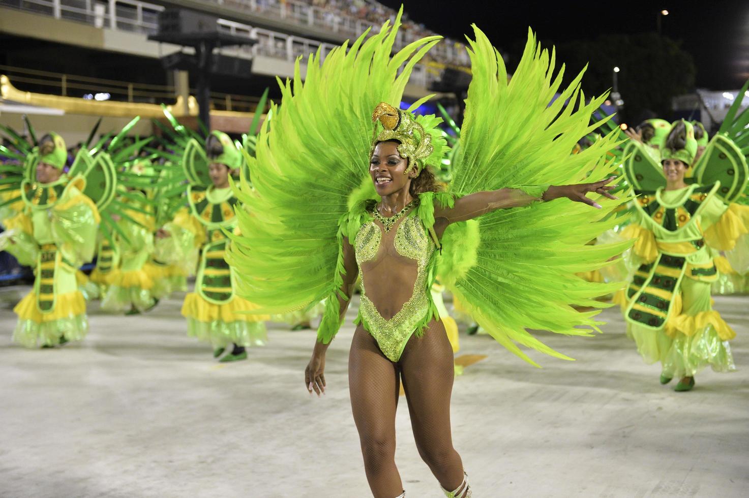 rio de janeiro, rj brazil - 09 de febrero de 2018 - desfile de la escuela de samba en el sambodromo. rensacer de jacarepagua durante el festival en la calle marques de sapucai. foto