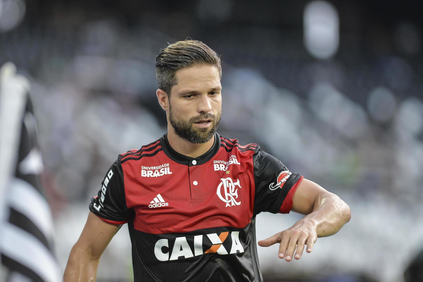 rio, brasil - 3 de marzo de 2018 - jugador de diego en el partido entre flamengo y botafogo por el campeonato carioca en el estadio nilton santos foto