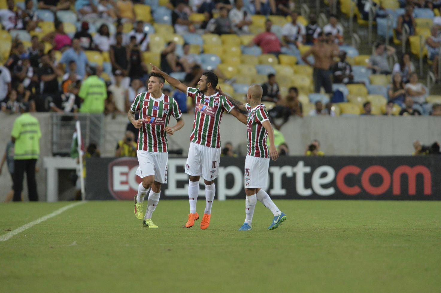 rio, brasil - 30 de marzo de 2018 - sornoza y marcos junior jugador en partido entre fluminense y vasco por el campeonato carioca semifinal en estadio maracana foto