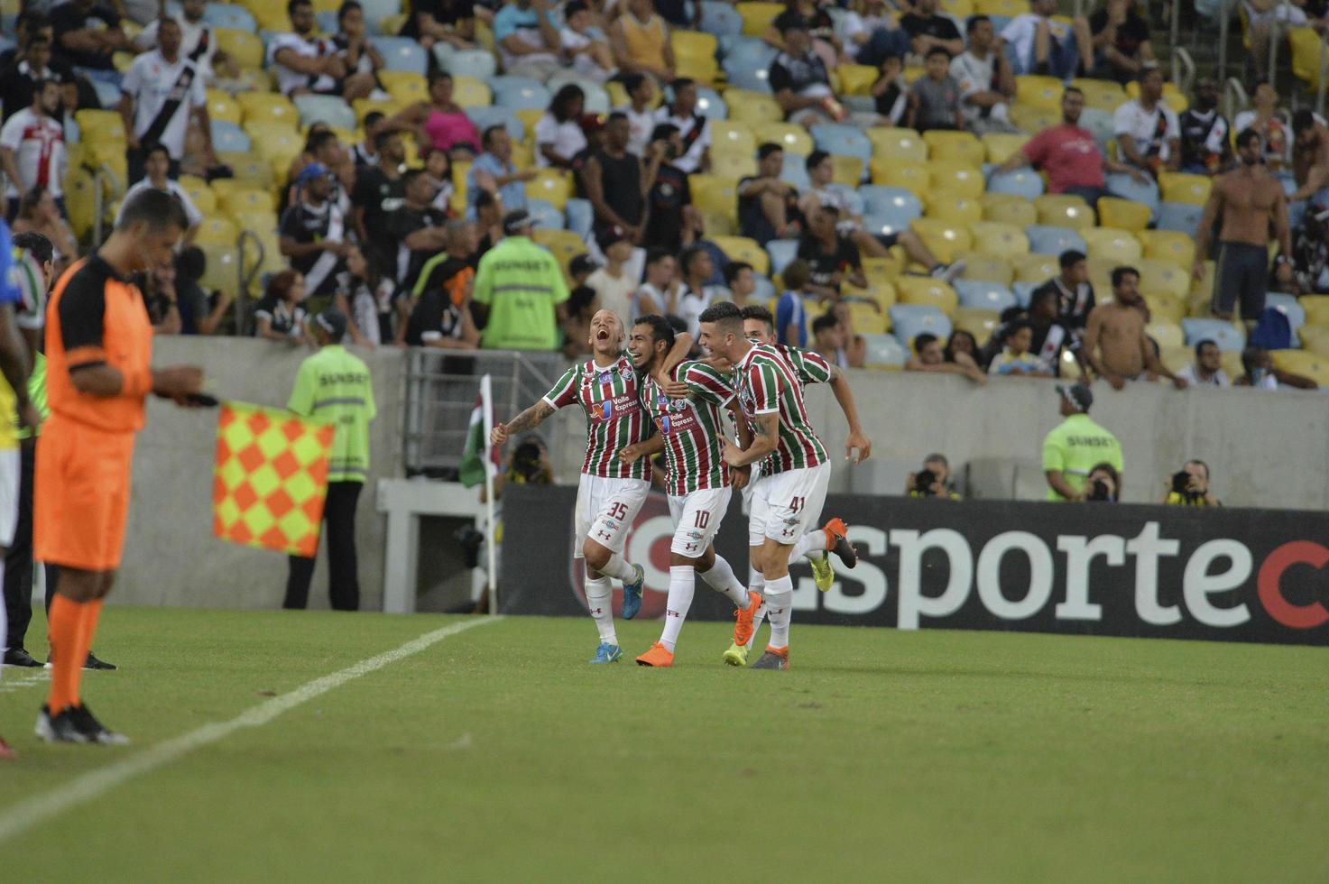 rio, brasil - 30 de marzo de 2018 - sornoza y marcos junior jugador en partido entre fluminense y vasco por el campeonato carioca semifinal en estadio maracana foto