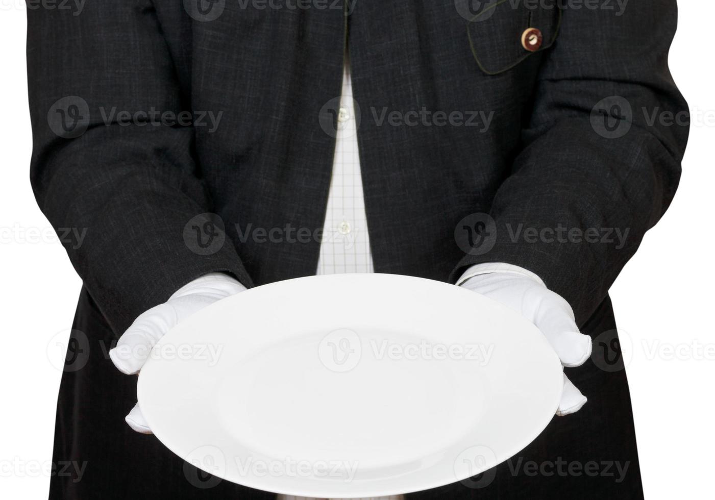 vista frontal del plato blanco vacío en las manos con guantes foto